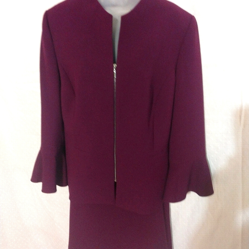 Tahari Arthur Levine  skirt & blazer suit